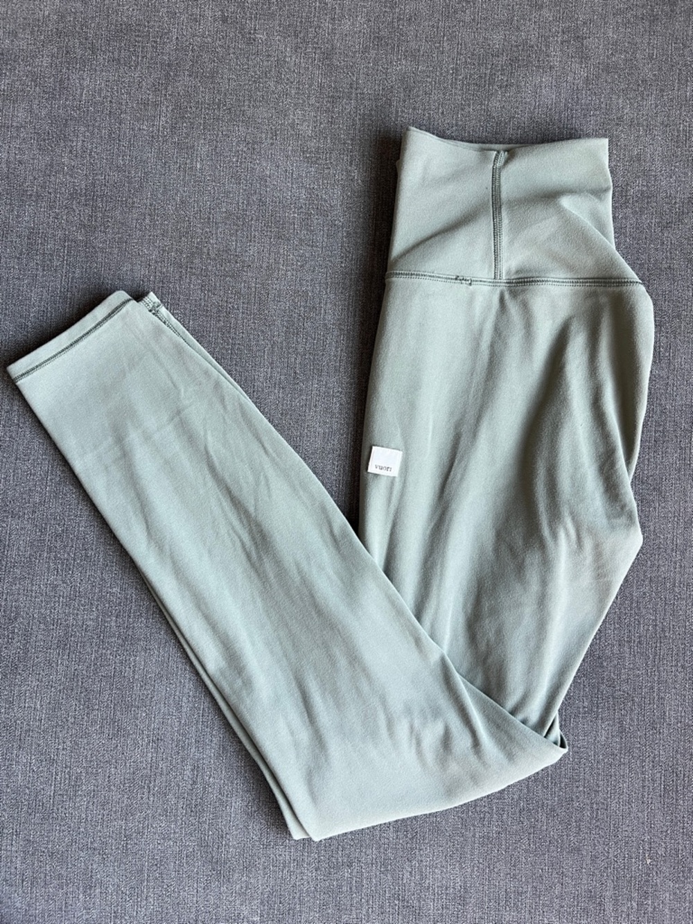 Vuori AllTheFeels Leggings in Sage - S